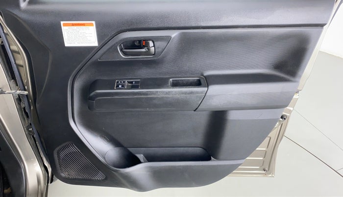 2019 Maruti New Wagon-R LXI CNG 1.0 L, CNG, Manual, 30,919 km, Driver Side Door Panels Control