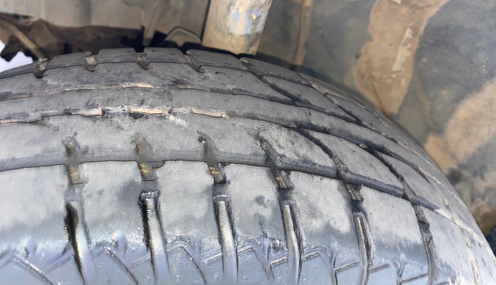 2014 Datsun Go T, Petrol, Manual, 30,322 km, Left Front Tyre Tread