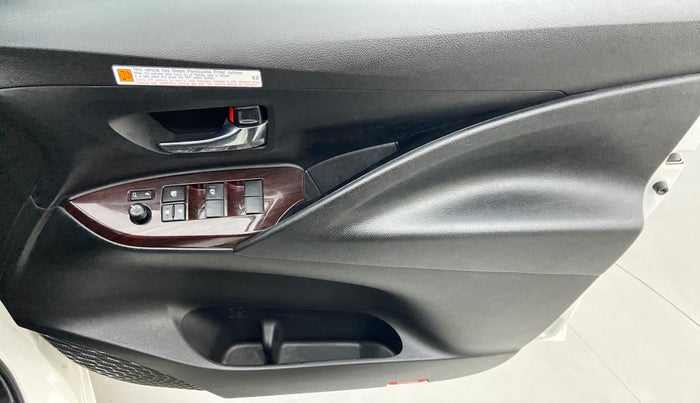 2020 Toyota Innova Crysta 2.4 GX AT 7 STR, Diesel, Automatic, 77,352 km, Driver Side Door Panels Control