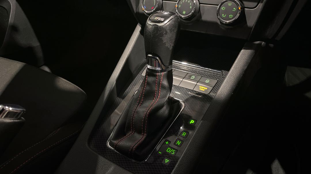 2018 SKODA Octavia Rs 245 180 Tsi, Automatic, 80434 km, Gear Lever 