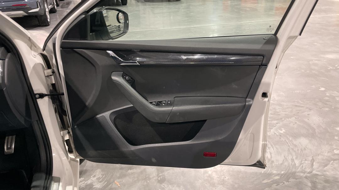 2018 SKODA Octavia Rs 245 180 Tsi, Automatic, 80434 km, Speaker View