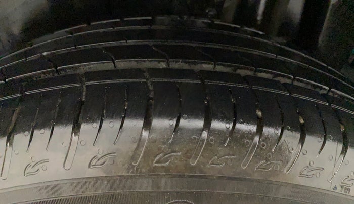 2022 Maruti BREZZA VXI SMART HYBRID, Petrol, Manual, 4,380 km, Right Front Tyre Tread