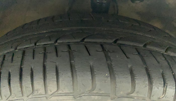 2012 Maruti Ritz ZXI, Petrol, Manual, 46,825 km, Right Front Tyre Tread