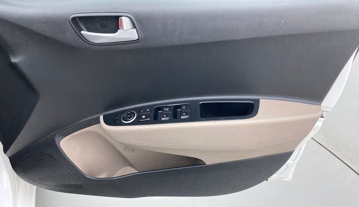 2018 Hyundai Grand i10 SPORTZ AT 1.2 KAPPA VTVT, Petrol, Automatic, 52,877 km, Driver Side Door Panels Control