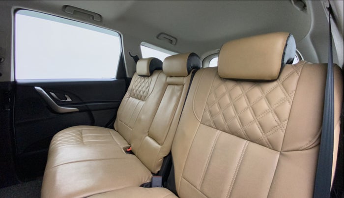 2018 Mahindra XUV500 W9, Diesel, Manual, 60,862 km, Right Side Rear Door Cabin