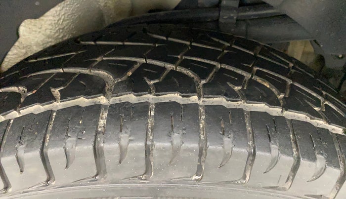 2018 Mahindra XUV500 W9, Diesel, Manual, 60,862 km, Left Rear Tyre Tread