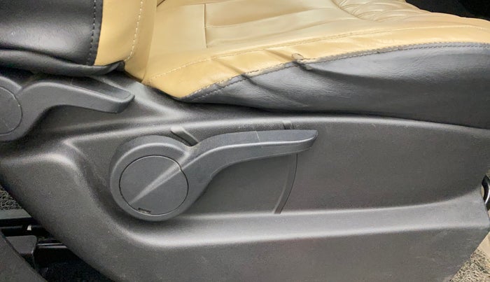 2018 Mahindra XUV500 W9, Diesel, Manual, 60,862 km, Driver Side Adjustment Panel