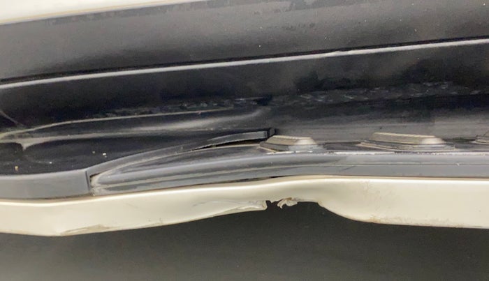 2018 Mahindra XUV500 W9, Diesel, Manual, 60,862 km, Left running board - Cladding has minor damage