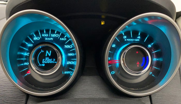 2018 Mahindra XUV500 W9, Diesel, Manual, 60,862 km, Odometer Image