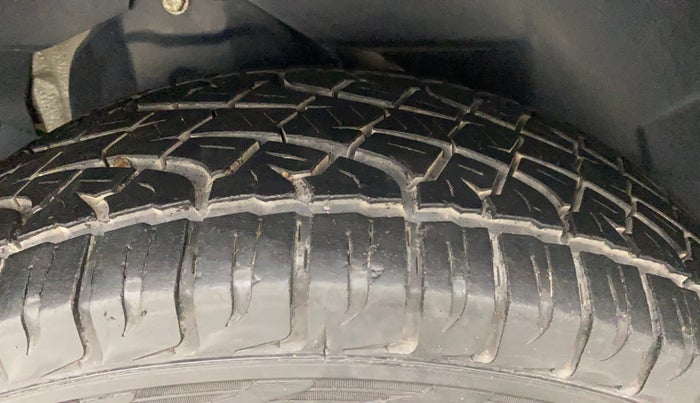 2018 Mahindra XUV500 W9, Diesel, Manual, 60,862 km, Right Rear Tyre Tread