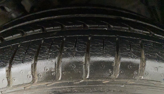 2015 Honda City SV MT PETROL, Petrol, Manual, 30,972 km, Left Front Tyre Tread