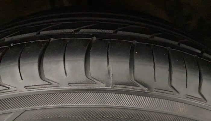 2018 Hyundai Grand i10 MAGNA 1.2 KAPPA VTVT, CNG, Manual, 52,464 km, Right Front Tyre Tread