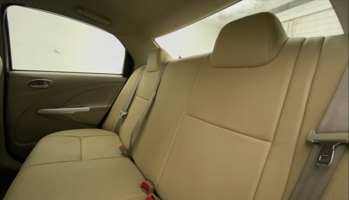 2015 Toyota Etios V, Petrol, Manual, 63,018 km, Right Side Rear Door Cabin