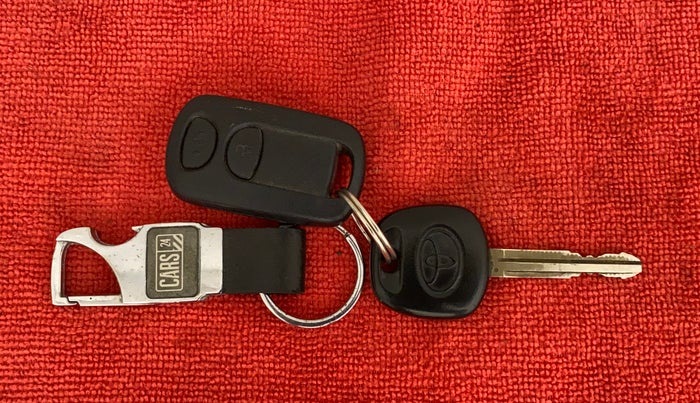2015 Toyota Etios V, Petrol, Manual, 63,018 km, Key Close Up