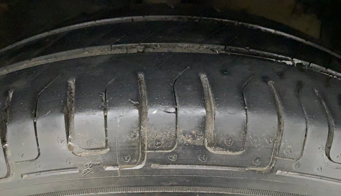 2012 Maruti Swift Dzire VXI, Petrol, Manual, 50,624 km, Right Front Tyre Tread