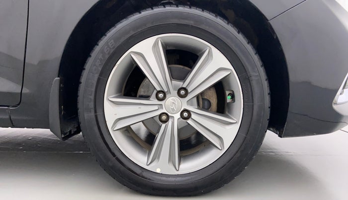 2018 Hyundai Verna 1.6 CRDI SX + AT, Diesel, Automatic, 46,184 km, Right Front Wheel