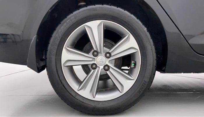 2018 Hyundai Verna 1.6 CRDI SX + AT, Diesel, Automatic, 46,184 km, Right Rear Wheel