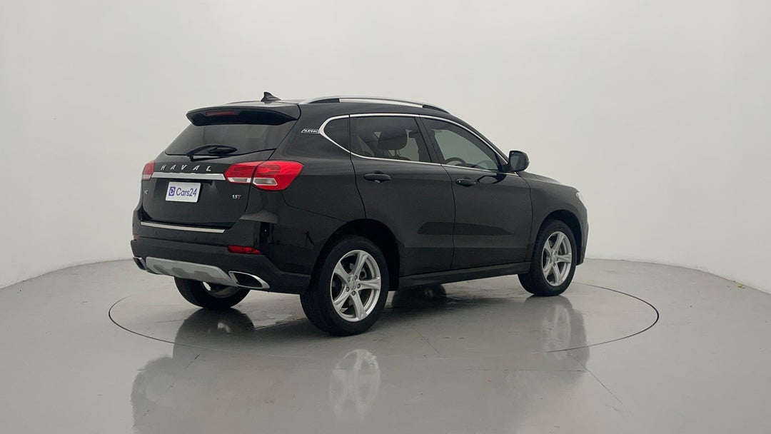 Right Back Diagonal (45- Degree) View