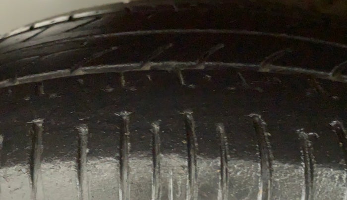 2011 Hyundai i10 MAGNA 1.2 KAPPA2, Petrol, Manual, 29,150 km, Left Front Tyre Tread