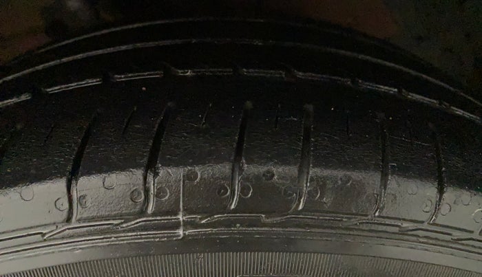 2019 Maruti Ciaz DELTA 1.5 SHVS MT PETROL, Petrol, Manual, 49,281 km, Left Front Tyre Tread