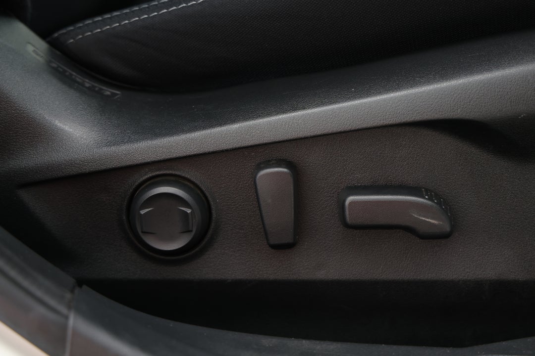 2022 Subaru Outback AWD, Automatic, 63821 km, Drivers Side Adjustment Panel