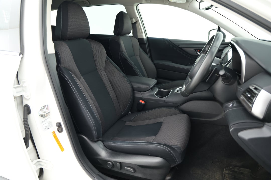 2022 Subaru Outback AWD, Automatic, 63821 km, Right Side Front Door Cabin View