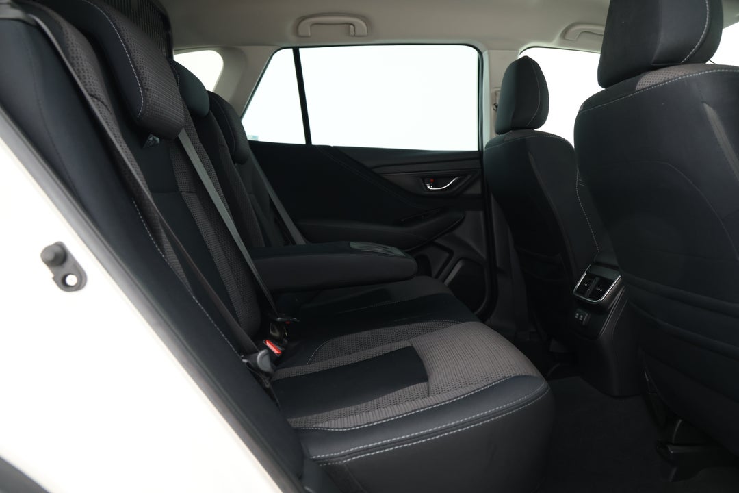 2022 Subaru Outback AWD, Automatic, 63821 km, Right Side Rear Door Cabin View