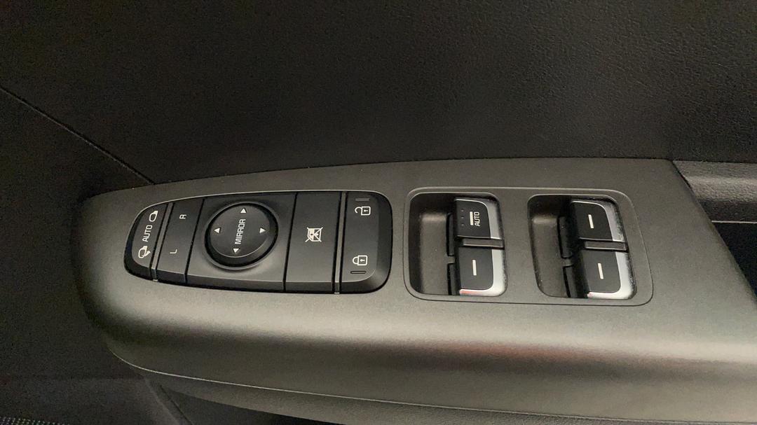 2020 Kia Sportage S (fwd), Automatic, 32106 km, Drivers Side Door Panel Controls