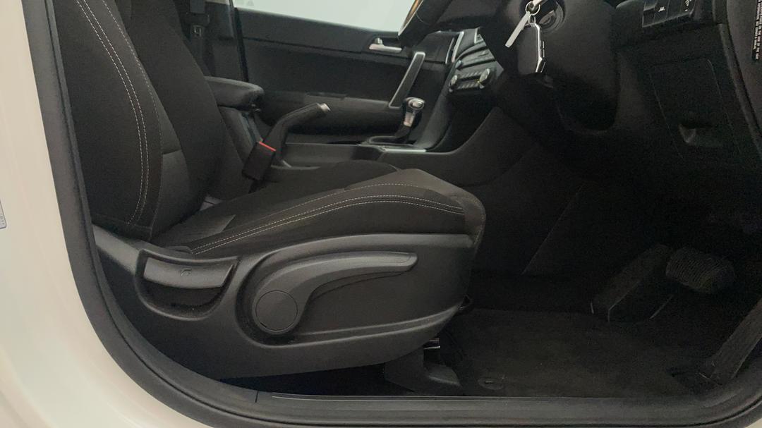 2020 Kia Sportage S (fwd), Automatic, 32106 km, Drivers Side Adjustment Panel