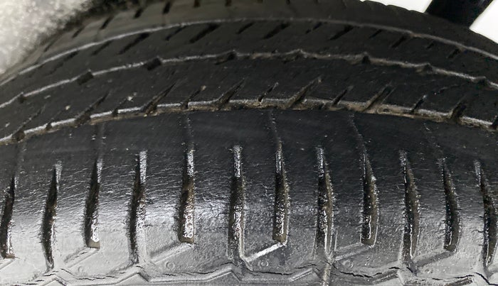 2014 Maruti Wagon R 1.0 VXI, Petrol, Manual, 21,501 km, Left Rear Tyre Tread