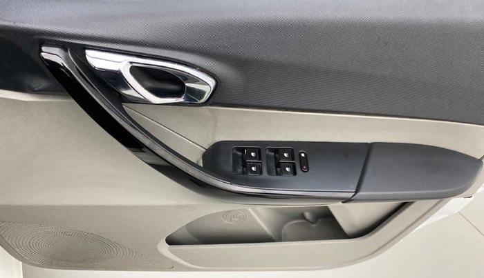 2016 Tata Tiago XZ 1.2 REVOTRON, Petrol, Manual, 52,861 km, Driver Side Door Panels Control