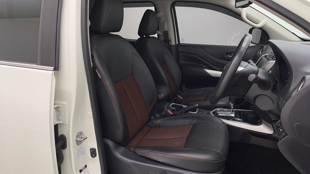 2019 Nissan Navara N-trek Special Edition (4x4), Automatic, 89843 km, Right Side Front Door Cabin View