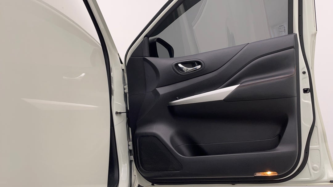 2019 Nissan Navara N-trek Special Edition (4x4), Automatic, 89843 km, Speaker View