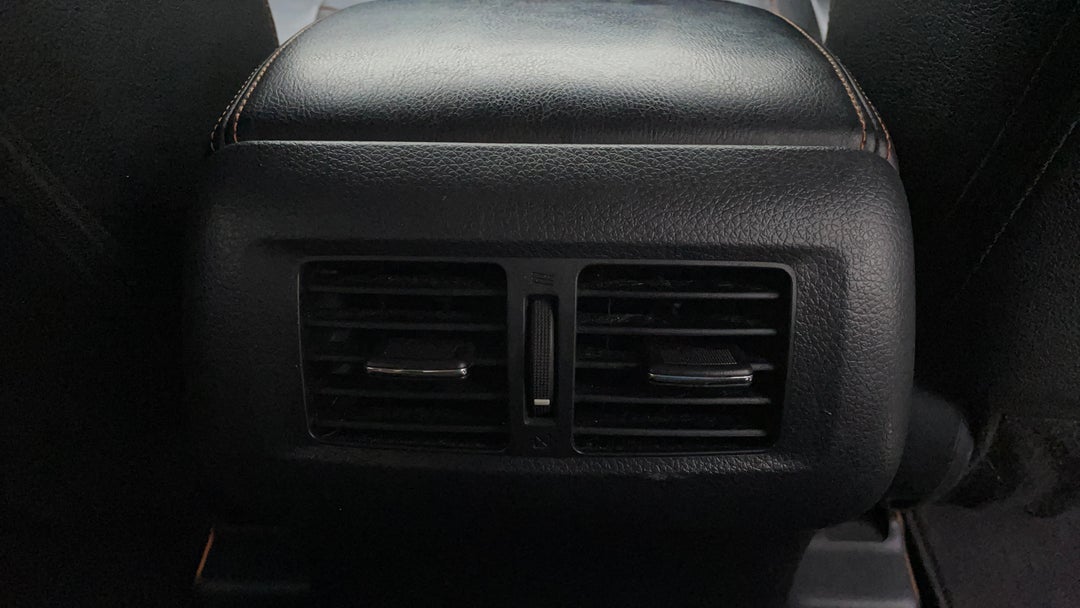 2019 Nissan Navara N-trek Special Edition (4x4), Automatic, 89843 km, Rear A/C Vent