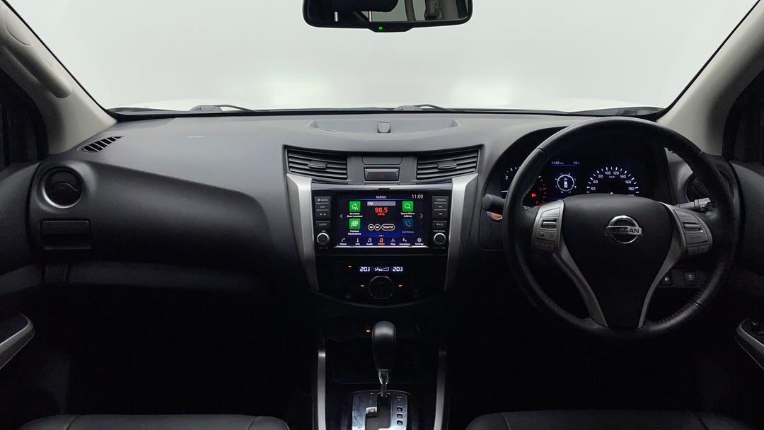 2019 Nissan Navara N-trek Special Edition (4x4), Automatic, 89843 km, Dashboard View