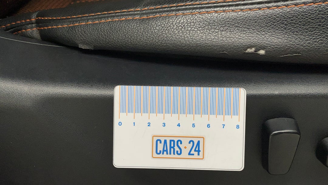 2019 Nissan Navara N-trek Special Edition (4x4), Automatic, 89843 km, Seats Front RHS Tear