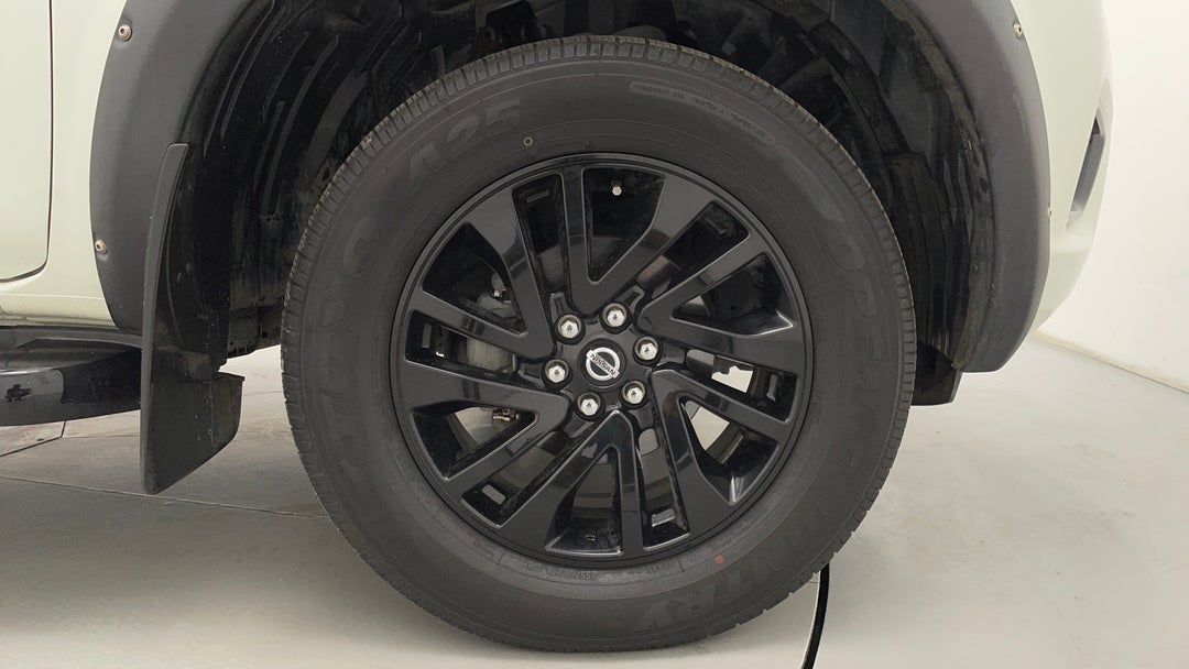 2019 Nissan Navara N-trek Special Edition (4x4), Automatic, 89843 km, Right Front Wheel