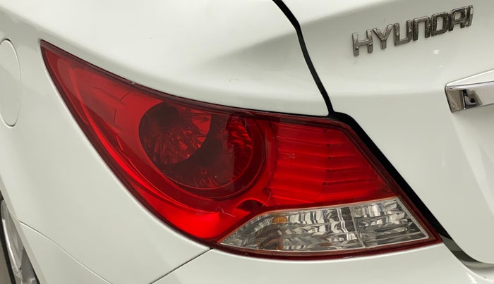 2011 Hyundai Verna FLUIDIC 1.6 VTVT SX, Petrol, Manual, 76,979 km, Left tail light - Minor scratches