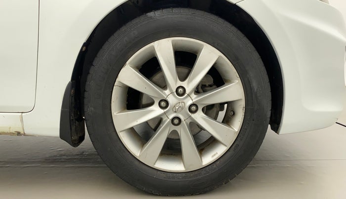 2011 Hyundai Verna FLUIDIC 1.6 VTVT SX, Petrol, Manual, 76,979 km, Right Front Wheel