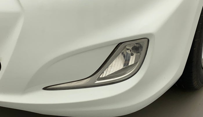 2011 Hyundai Verna FLUIDIC 1.6 VTVT SX, Petrol, Manual, 76,979 km, Left fog light - Not fixed properly