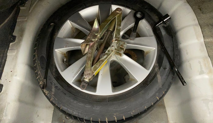 2011 Hyundai Verna FLUIDIC 1.6 VTVT SX, Petrol, Manual, 76,979 km, Spare Tyre