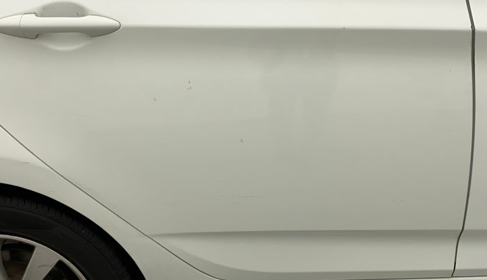 2011 Hyundai Verna FLUIDIC 1.6 VTVT SX, Petrol, Manual, 76,979 km, Right rear door - Minor scratches
