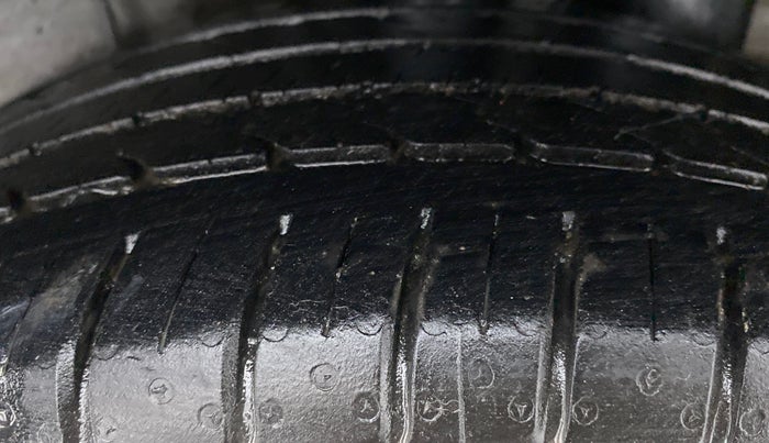 2017 Hyundai Elite i20 ASTA 1.2 (O), Petrol, Manual, 32,728 km, Left Rear Tyre Tread