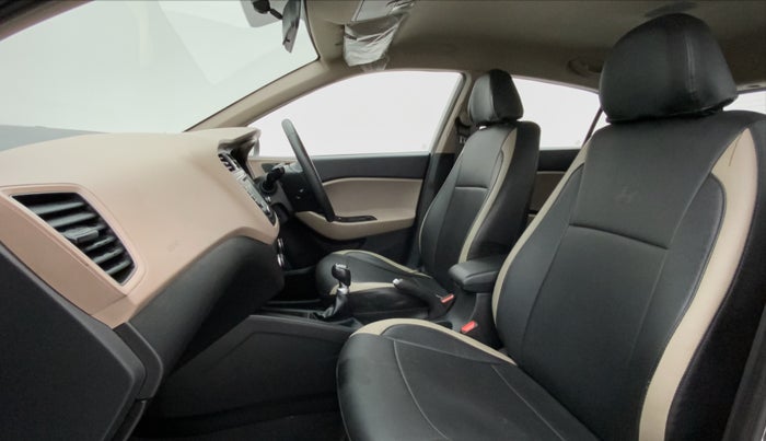 2017 Hyundai Elite i20 ASTA 1.2 (O), Petrol, Manual, 32,728 km, Right Side Front Door Cabin