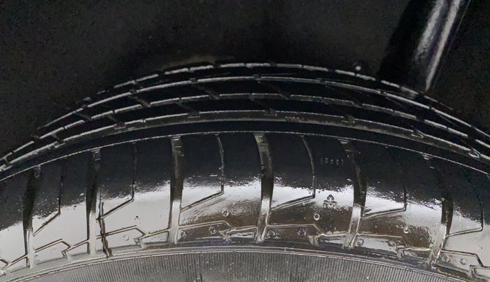 2016 Maruti Vitara Brezza ZDI PLUS DUAL TONE, Diesel, Manual, 42,261 km, Left Rear Tyre Tread