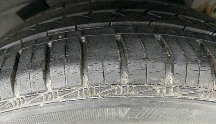2013 Hyundai Grand i10 MAGNA 1.2 KAPPA VTVT, Petrol, Manual, 14,130 km, Left Rear Tyre Tread