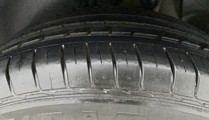 2016 Hyundai Creta SX 1.6 DIESEL, Diesel, Manual, 73,412 km, Left Rear Tyre Tread