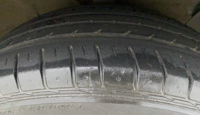 2016 Hyundai Creta SX 1.6 DIESEL, Diesel, Manual, 73,412 km, Right Front Tyre Tread