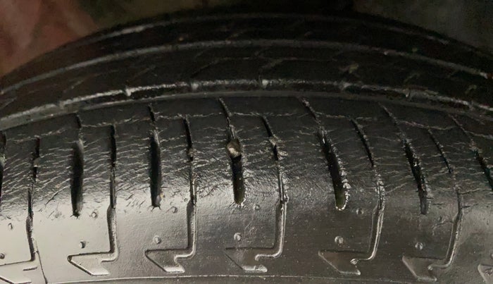 2017 Maruti IGNIS DELTA 1.2, Petrol, Manual, 37,684 km, Right Front Tyre Tread