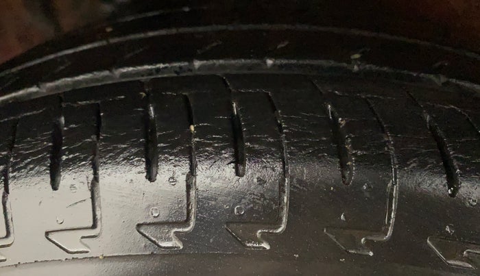 2017 Maruti IGNIS DELTA 1.2, Petrol, Manual, 37,684 km, Right Rear Tyre Tread